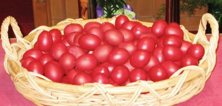 http://www.plairomanesc.ro/imagini/retete-de-paste/cos-oua-rosii-pasti.jpg