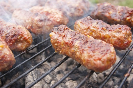 http://assets.sport.ro/assets/foodstory/2012/04/27/image_galleries/426/mici-dar-celebri-vedeta-gratarului-de-1-mai-e-disputata-de-multe-bucatarii_size1.jpg