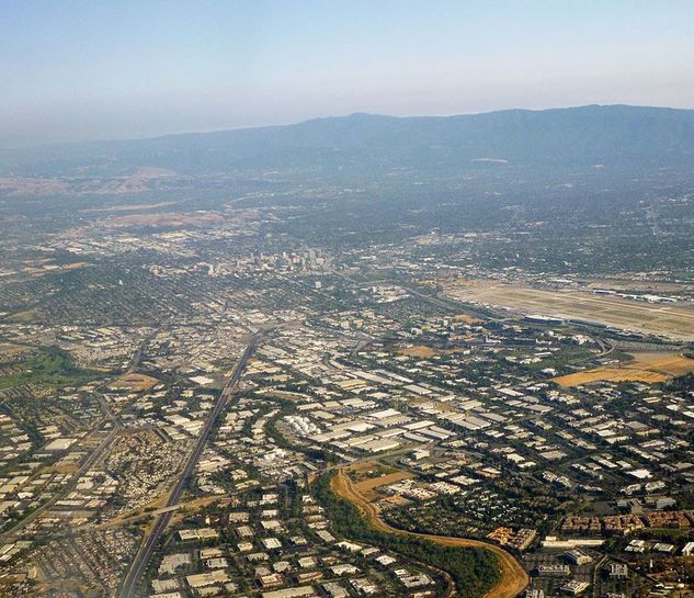 http://img.dilemaveche.ro/u7phbbid5o-w-q1nvb8kzwi6mok=/633x545/smart/http://assets.dilemaveche.ro/2017/08/02/siliconvalley.jpg