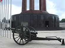http://upload.wikimedia.org/wikipedia/ro/thumb/a/a1/mormantuleroului_necunoscut-cu_tun-2009.04.25-parculcarol-bucuresti.jpg/220px-mormantuleroului_necunoscut-cu_tun-2009.04.25-parculcarol-bucuresti.jpg