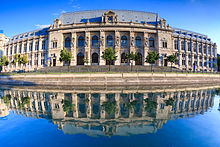 http://upload.wikimedia.org/wikipedia/commons/thumb/2/2e/palatul_de_justi%c8%9bie.jpg/220px-palatul_de_justi%c8%9bie.jpg