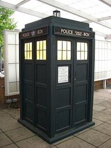 https://upload.wikimedia.org/wikipedia/commons/thumb/8/8f/tardis1.jpg/220px-tardis1.jpg
