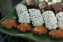 http://upload.wikimedia.org/wikipedia/commons/thumb/f/fe/korean.food-yakgua-yugua-insadong.jpg/220px-korean.food-yakgua-yugua-insadong.jpg