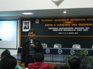melatih mahasiswa menghidupkan supra sadar (super conscoiusness)