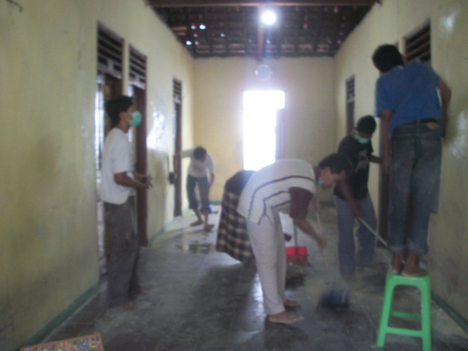 e:\persekolahan\kur 13 aqidah akhlak\buku aa 2013\gambar untuk buku\gotong royong.jpg
