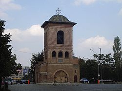 http://upload.wikimedia.org/wikipedia/commons/thumb/a/a4/clopotnita_dealul_patriarhiei.jpg/250px-clopotnita_dealul_patriarhiei.jpg