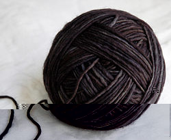 https://upload.wikimedia.org/wikipedia/commons/thumb/9/9f/yarn_ball.jpg/250px-yarn_ball.jpg