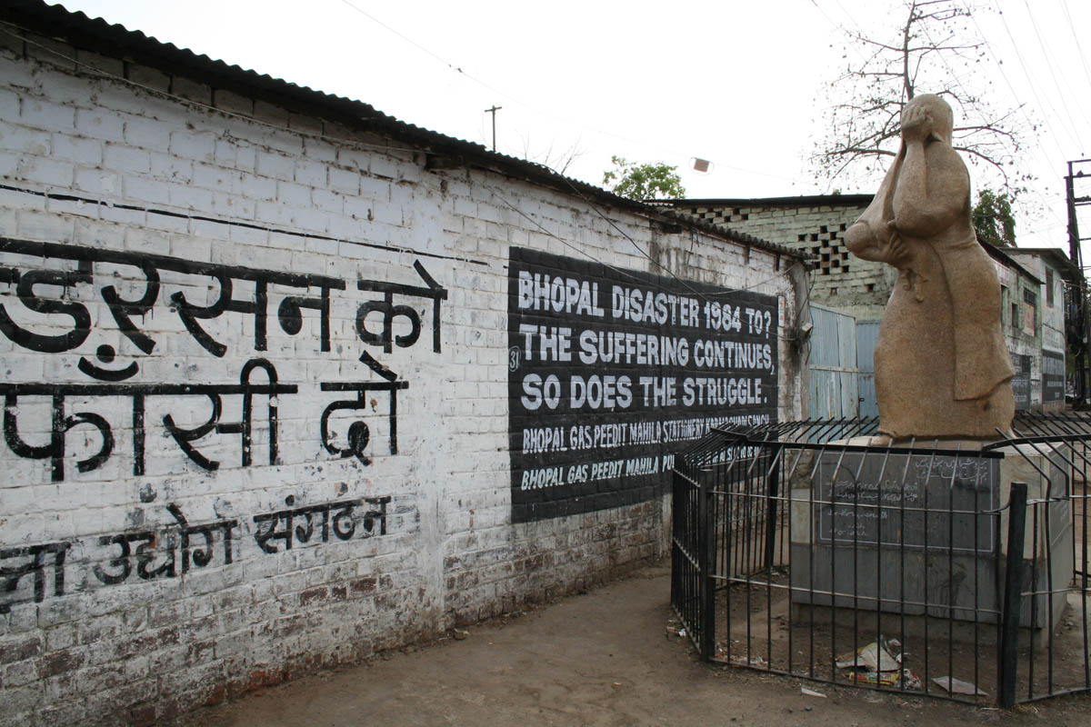water%20rights%20images/bhopal-union_carbide_1.jpg